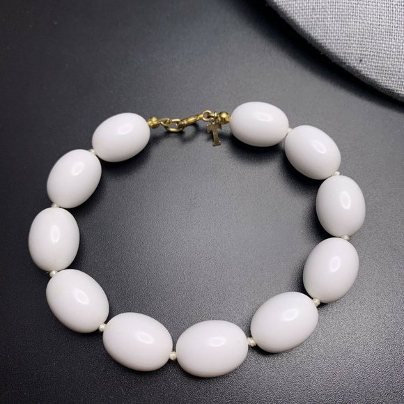 Vintage Trifari White Beaded Necklace Bracelet Set - Picture 2 of 6